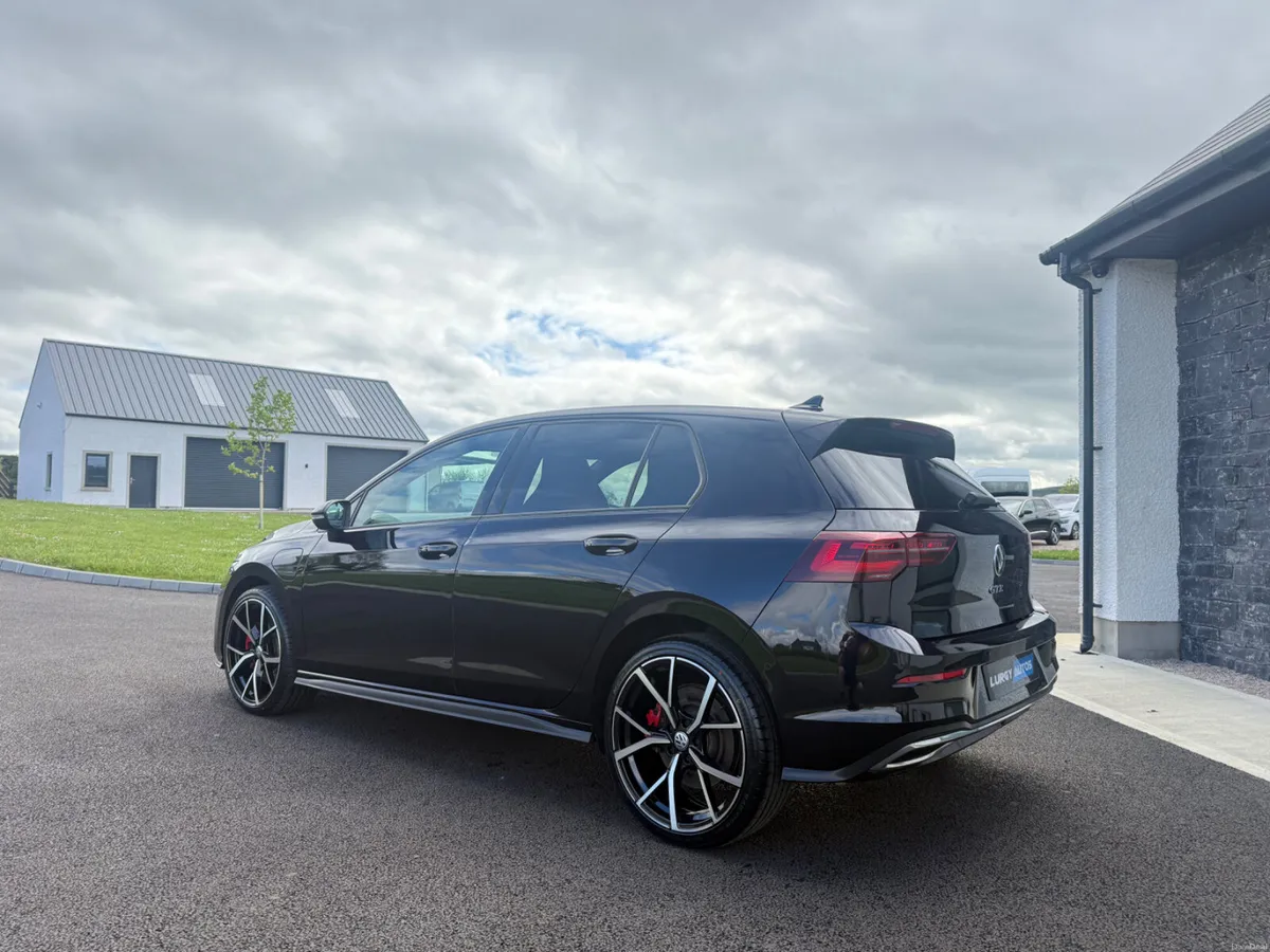 231 Volkswagen Golf GTE 245Bhp *WINTER PACK * - Image 3