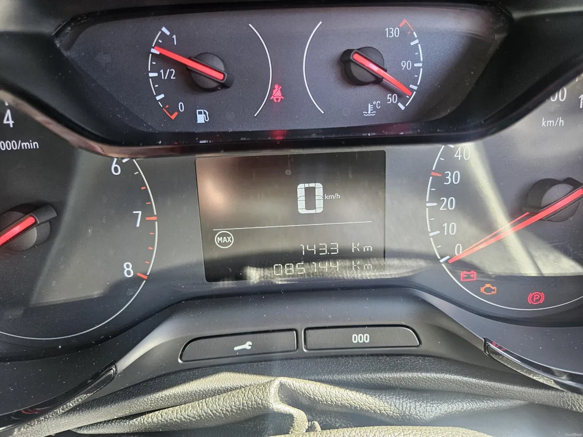 Opel Crossland 2022 1.5 TURBO DIESEL - Image 4
