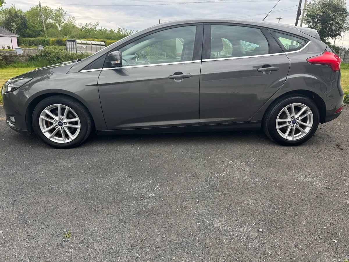Ford Focus Zetec - Image 2