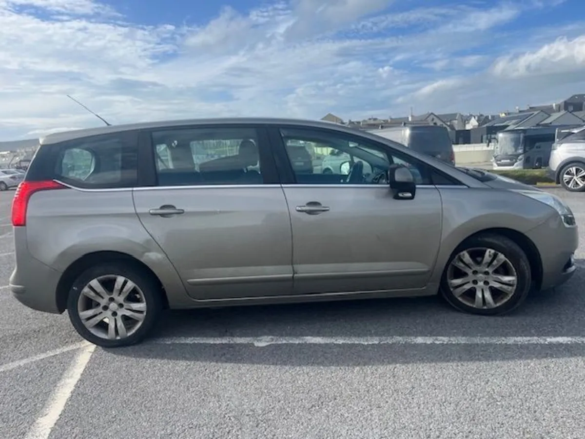 Peugeot 5008 2012 - Image 4