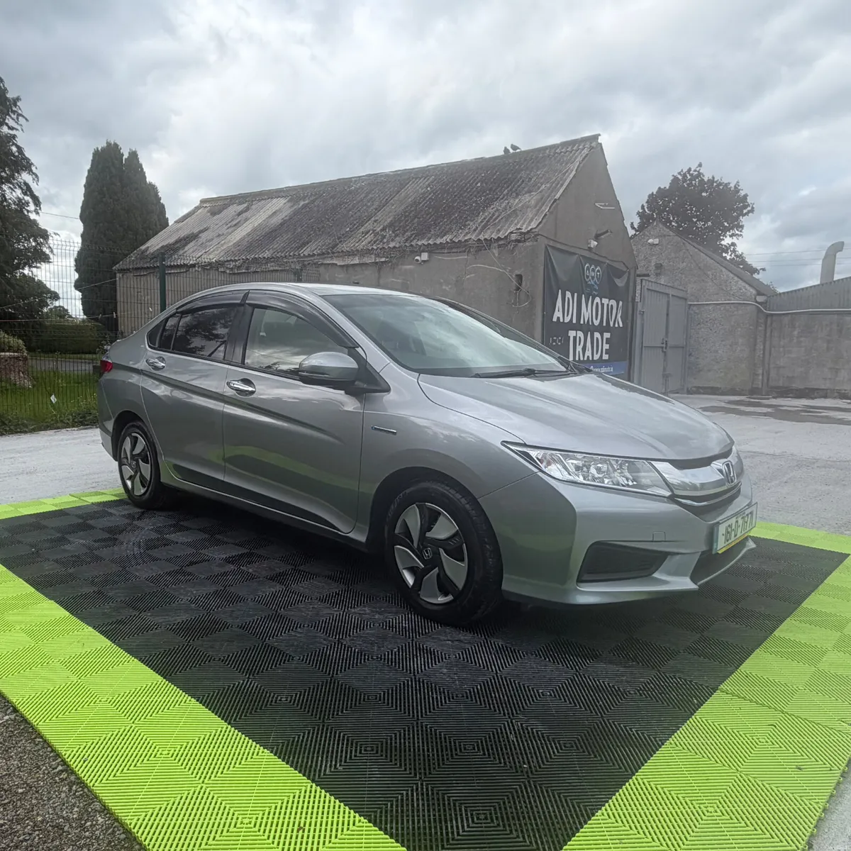 Honda Grace 2016 Hybrid Low Mileage - Image 3