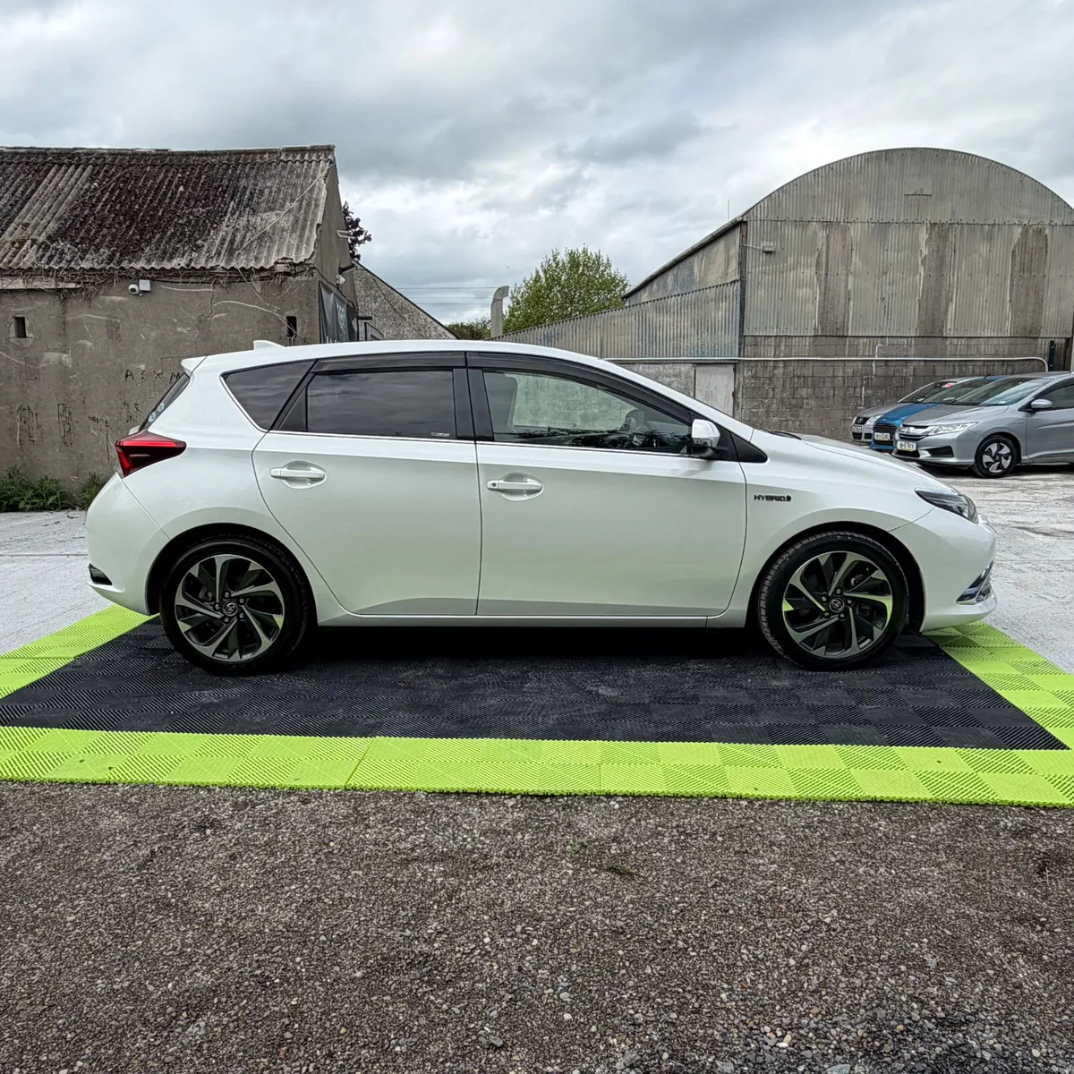 Toyota Auris 2016 Hybrid Leather Edition - Image 4