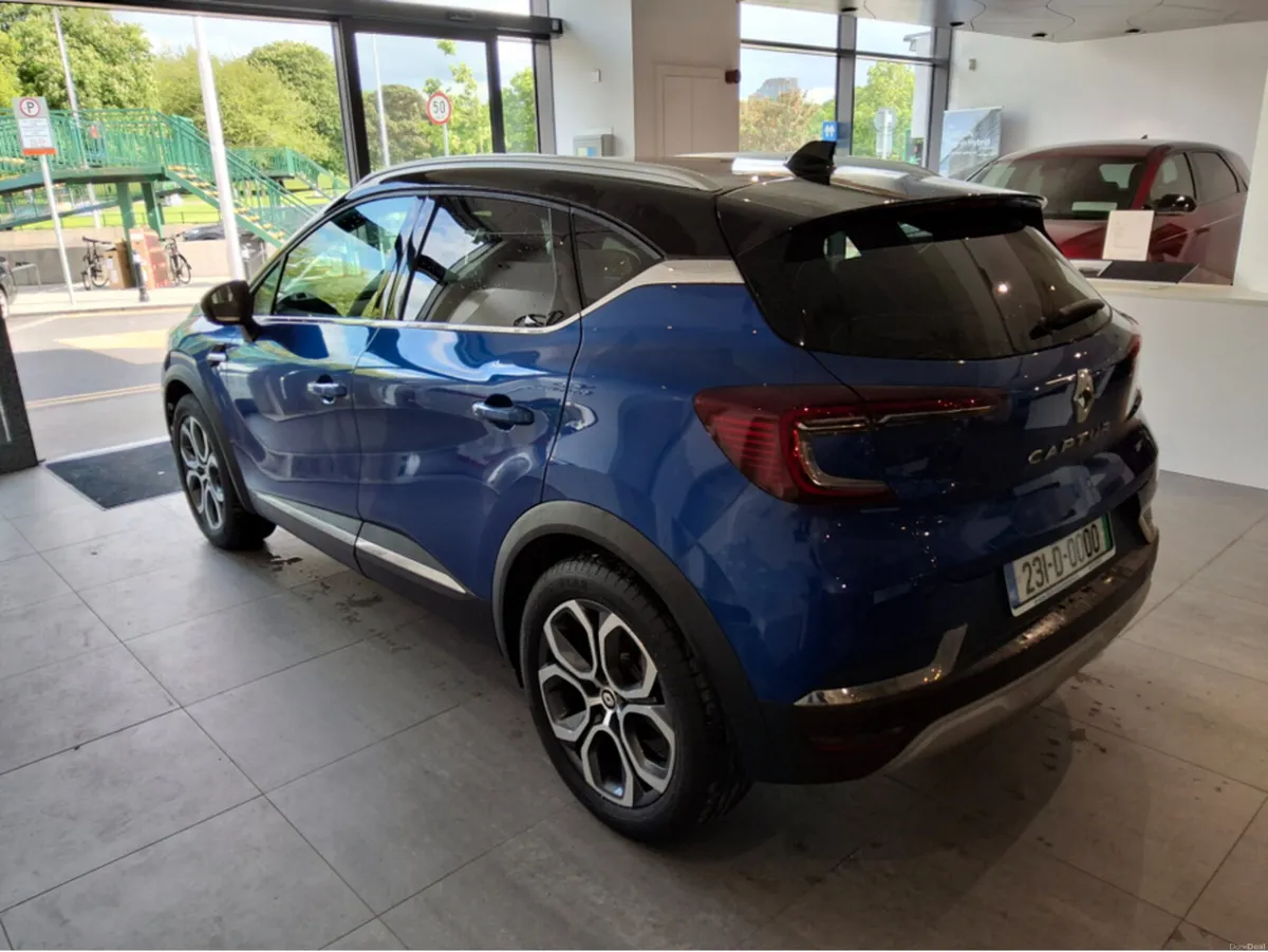 Renault Captur TECHNO E-TECH Hybrid - Image 3