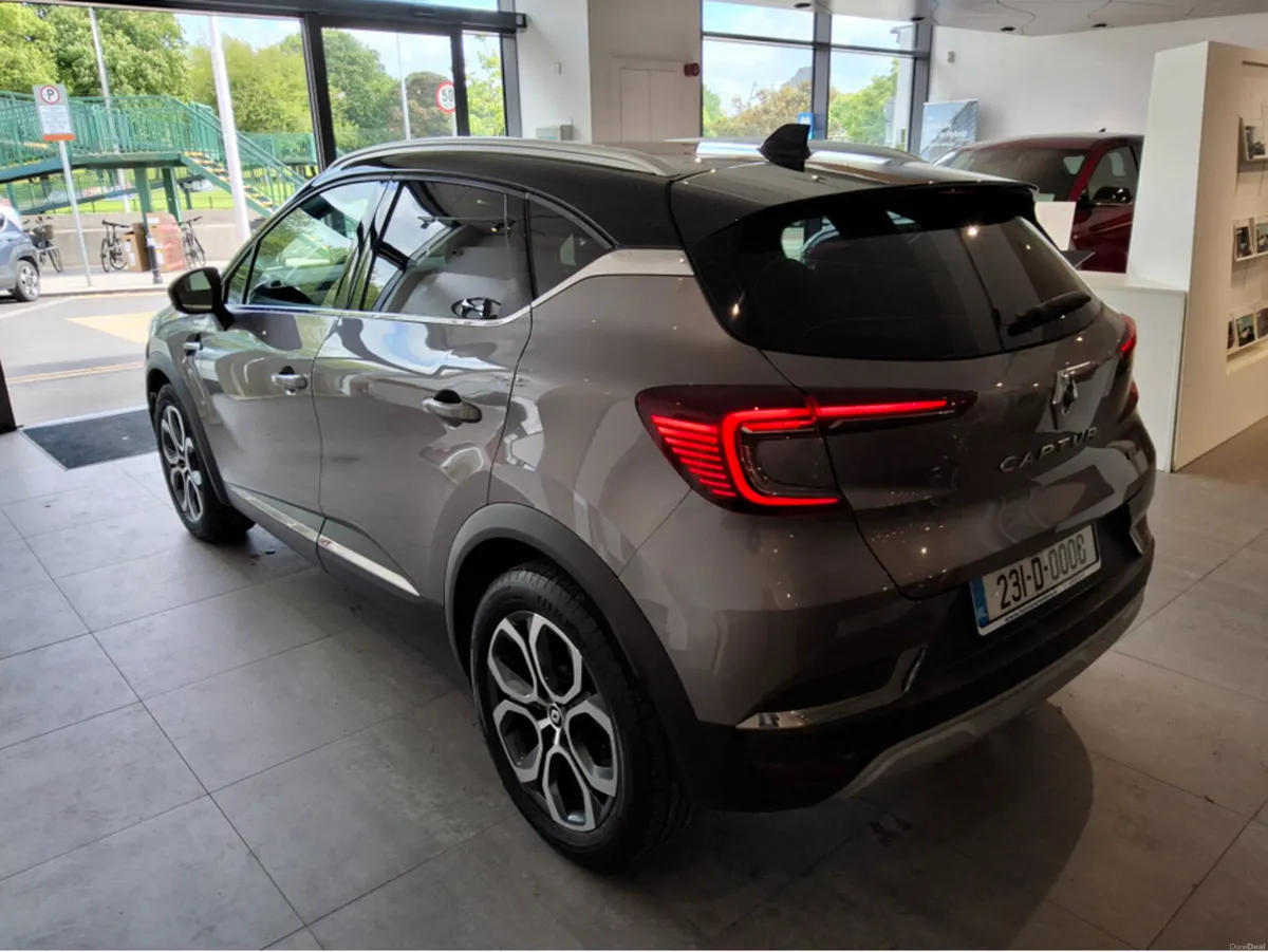 Renault Captur TECHNO E-TECH HEV - Image 3