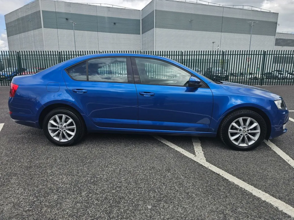 Skoda Octavia 1.6 TDI, AMBITION MODEL, AUTOMATIC, - Image 3
