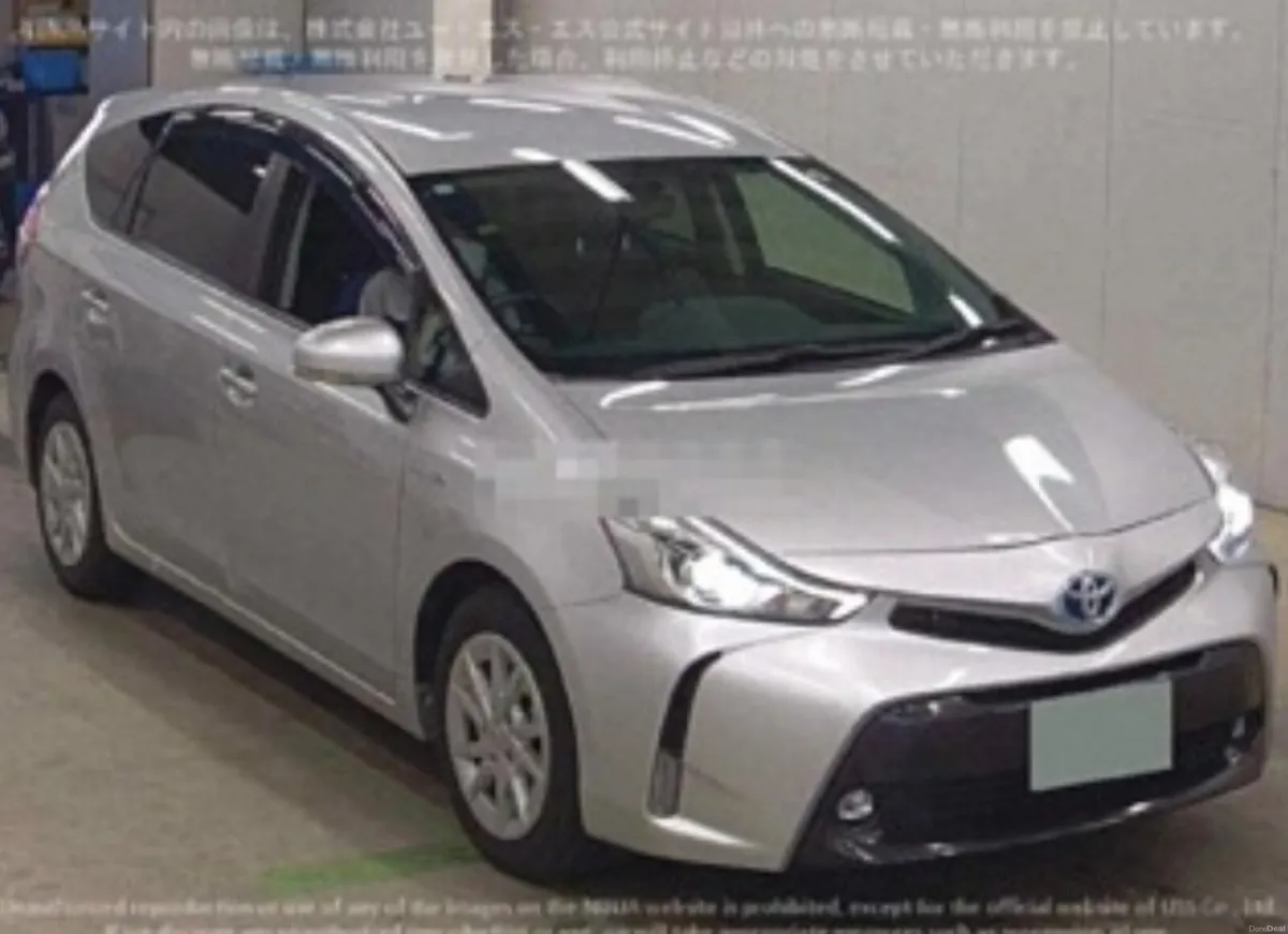 2015 Toyota,Prius - 7 seat Petrol Hybrid - Image 1