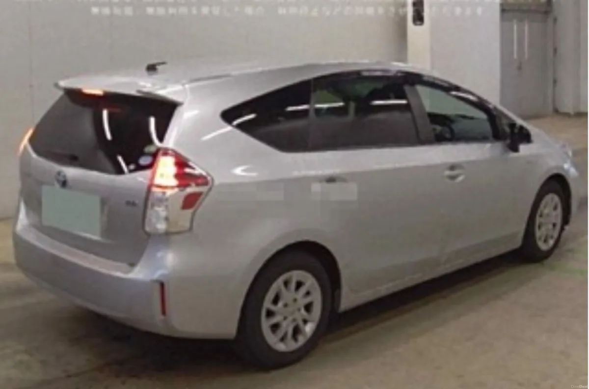 2015 Toyota,Prius - 7 seat Petrol Hybrid - Image 3