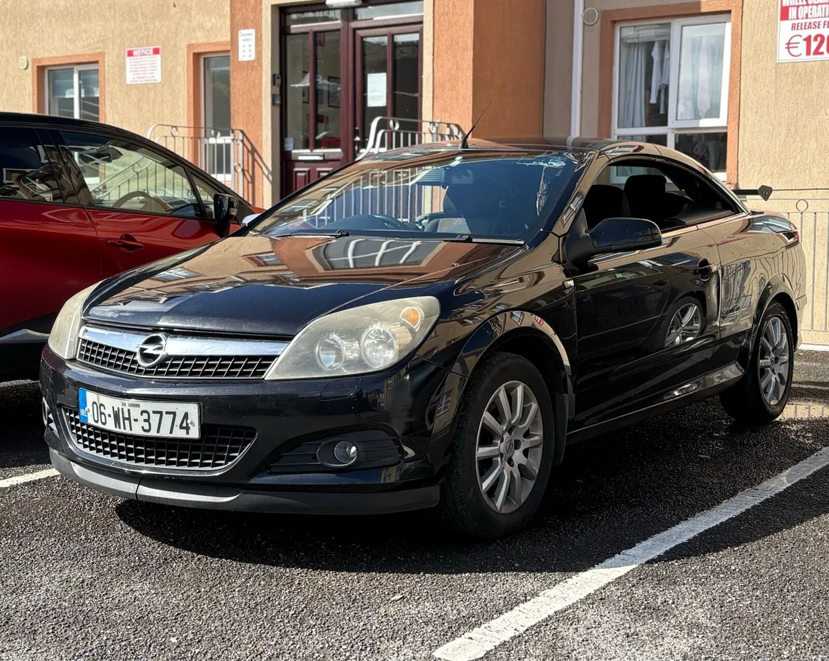 Opel Astra TwinTop cabrio - Image 1