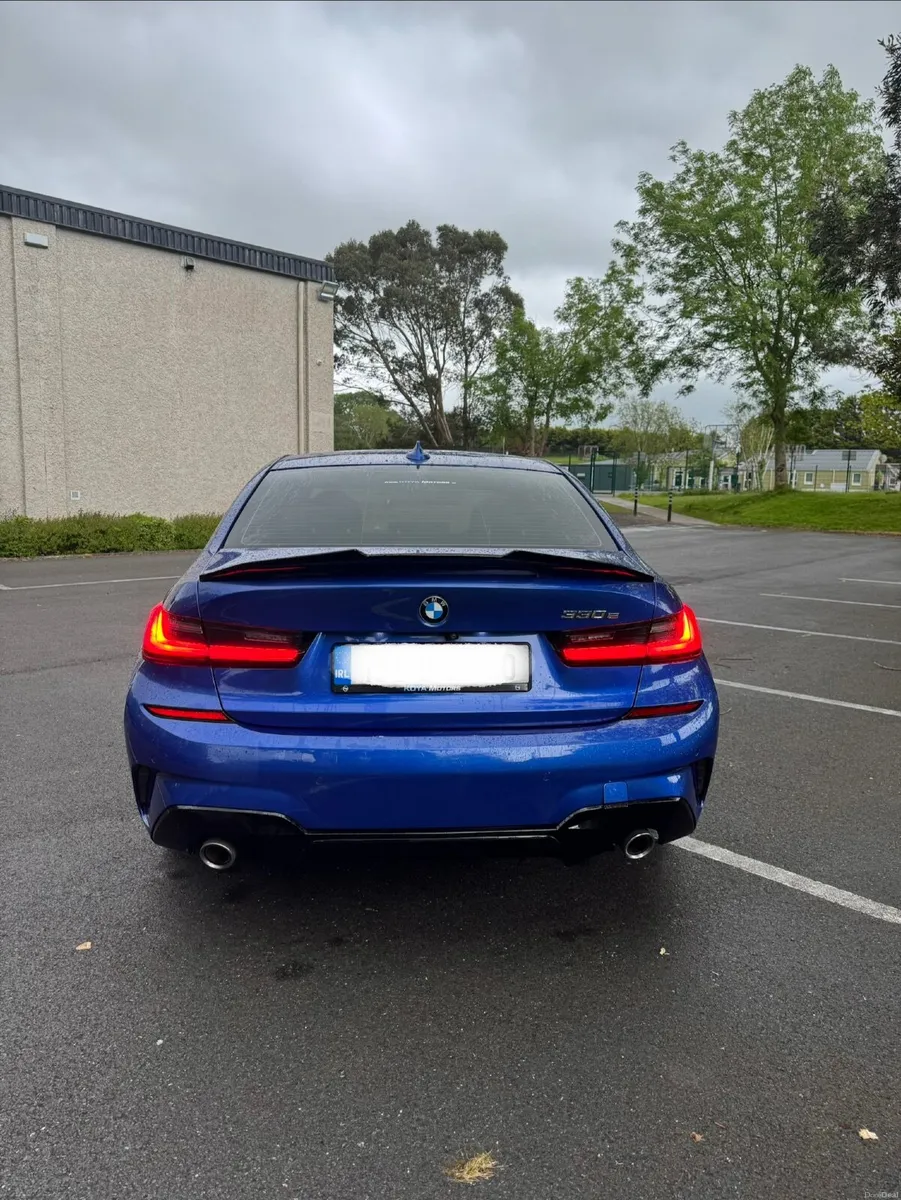 BMW 3-Series 2019 - Image 2