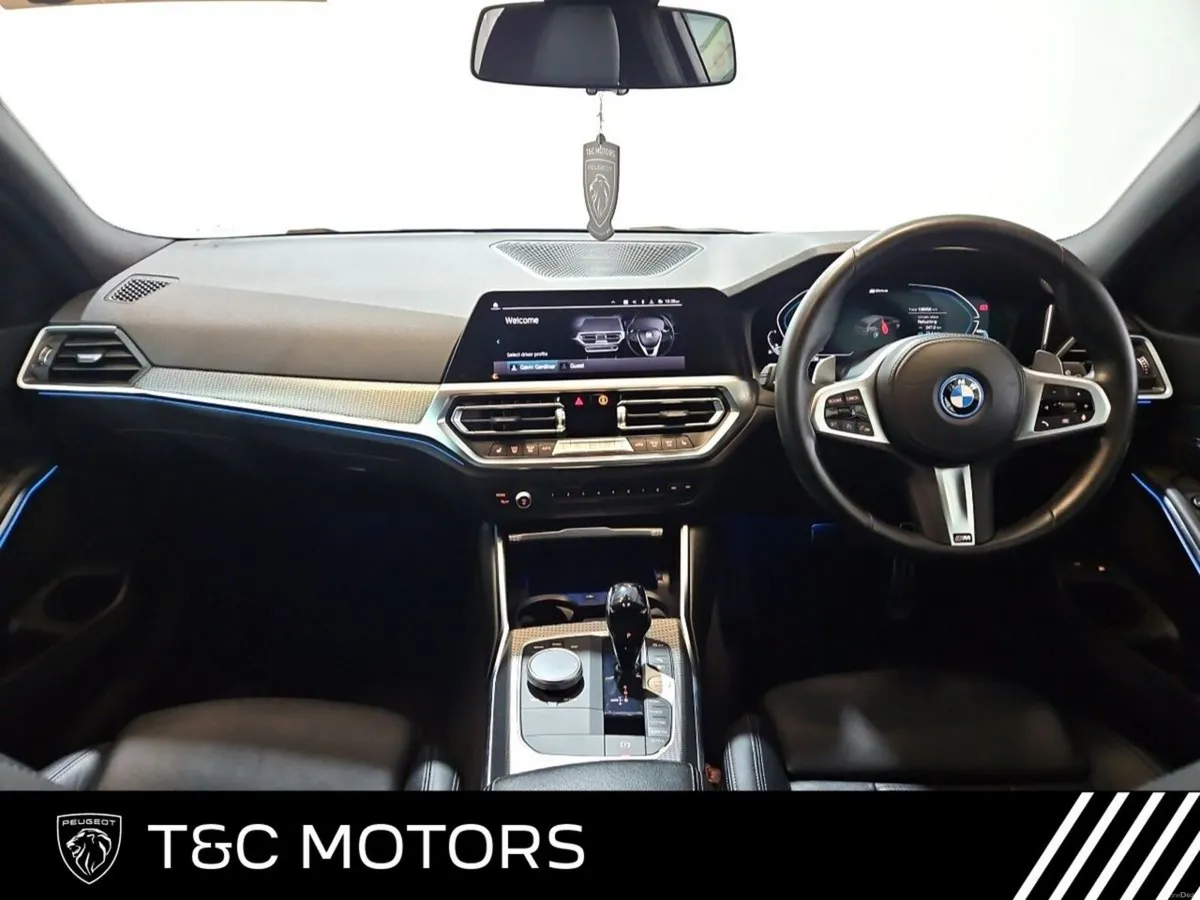 BMW 3-Series 330e M Sport Plug-in Hybrid - Automat - Image 3