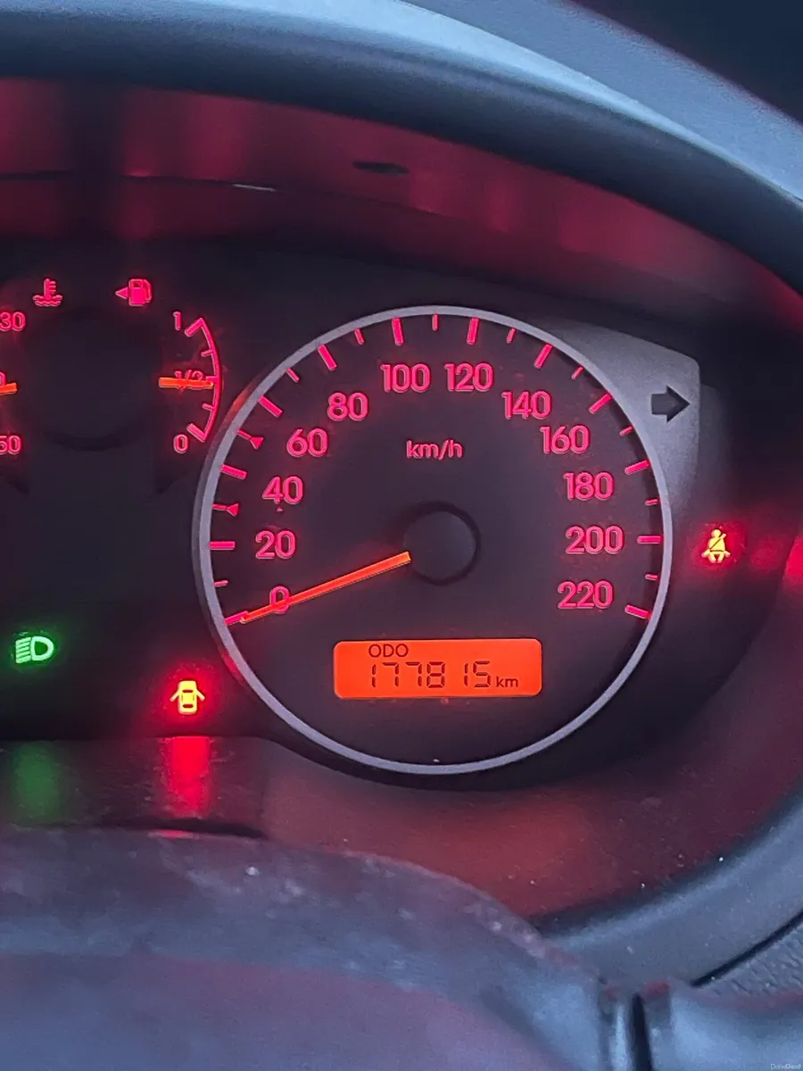 Hyundai i20 2009 - Image 2
