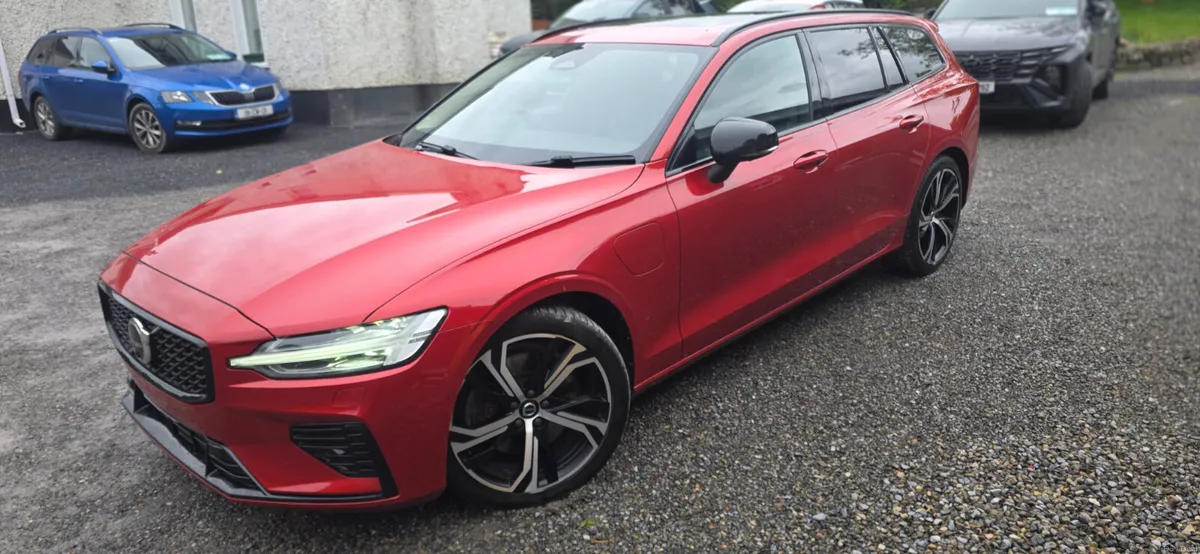 Volvo V60 2023 R DESIGN DARK EDITION PRO - Image 2