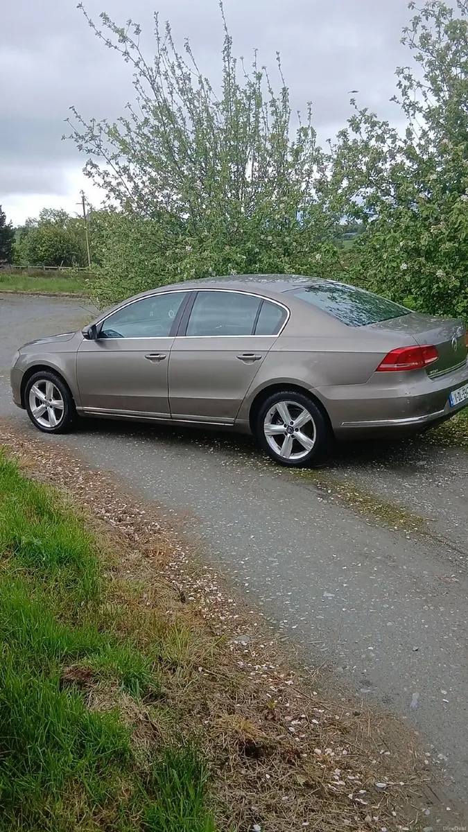 Volkswagen Passat 2011 - Image 4