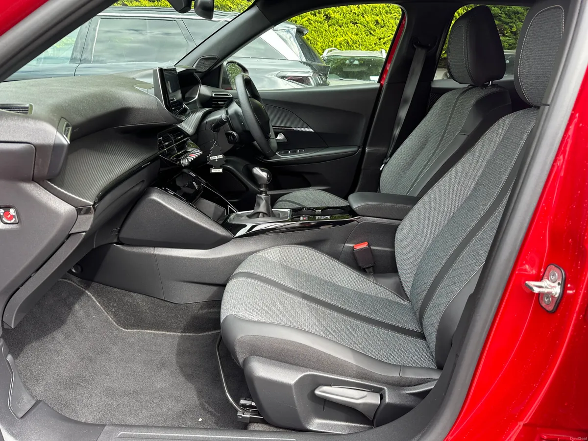Peugeot 2008 1.2 Puretech 100bhp Allure - Image 4