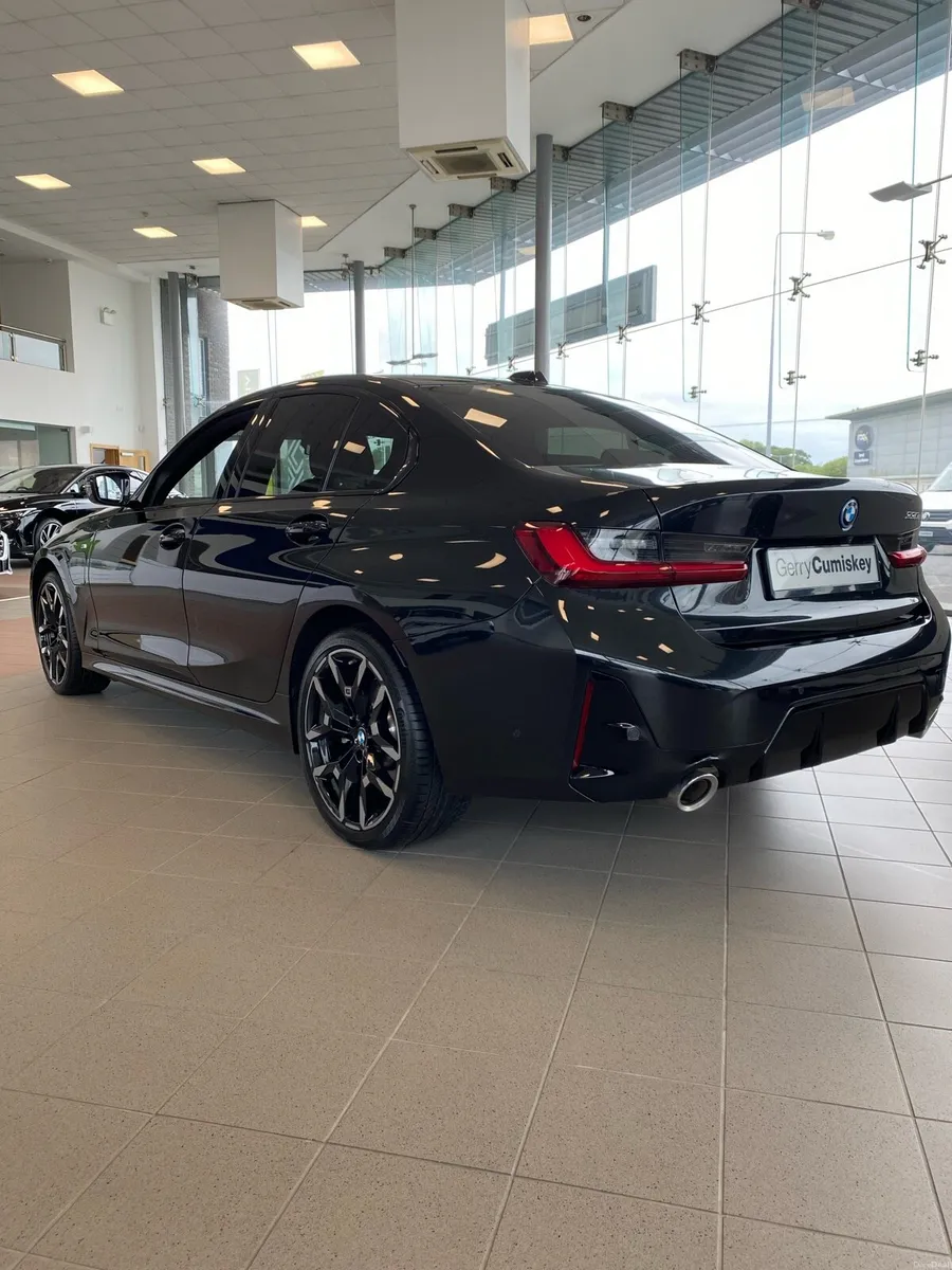 2025 BMW 330e M Sport - Image 3