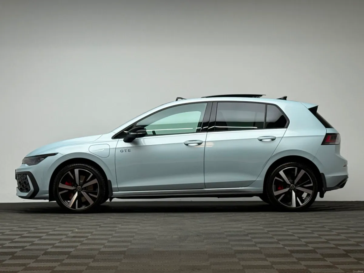 Volkswagen Golf GTE 1.5 PHEV 272HP DSG - Image 4