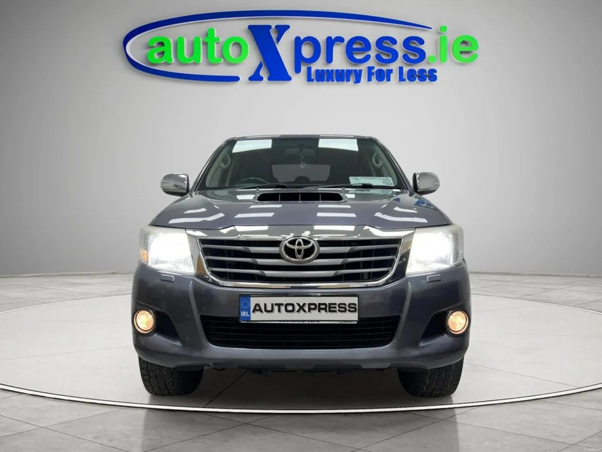 Toyota Hilux 4WD Invinc, Double Cab, Manual - Image 3