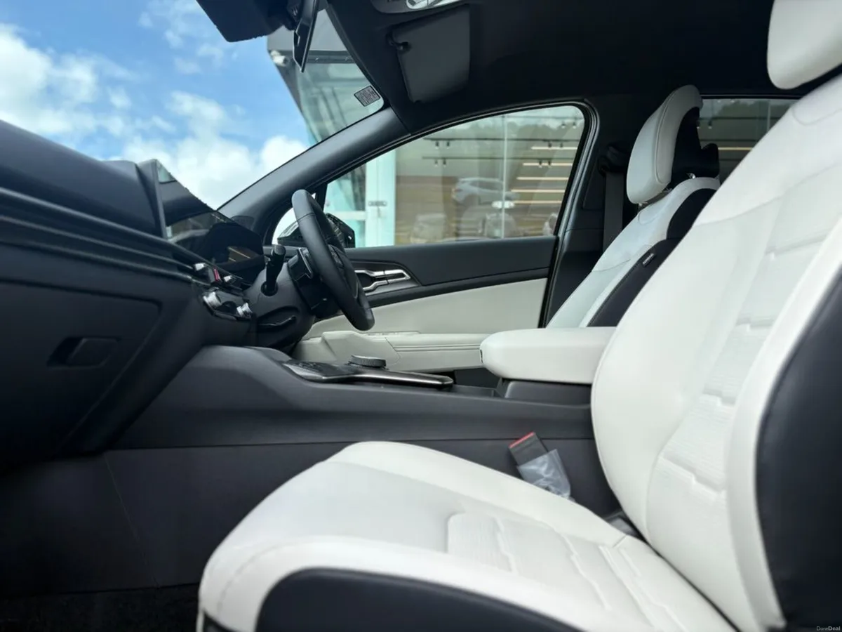 Kia Sportage 1.6 HEV Black Edition - Image 2