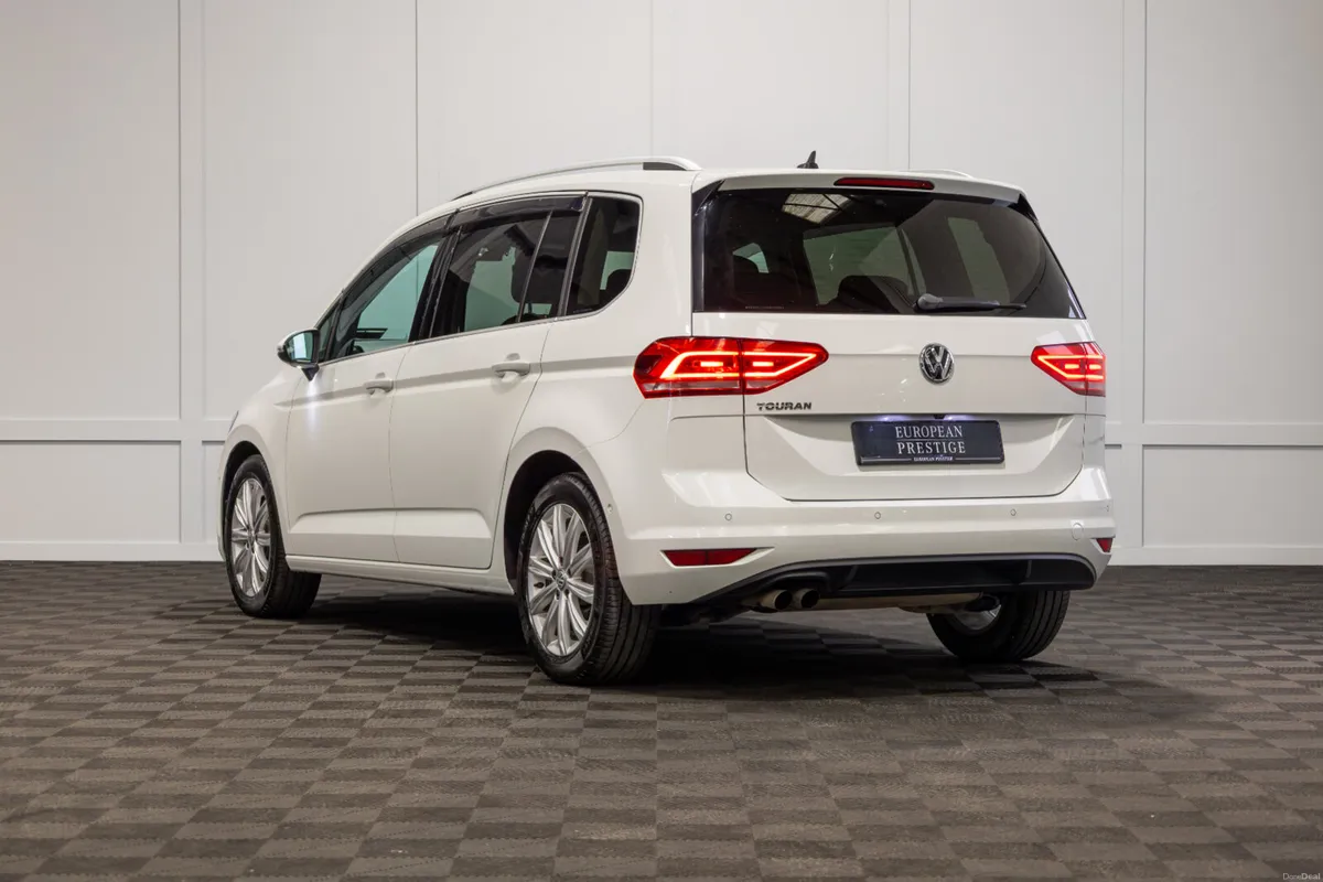 182 Volkswagen Touran Highline 7 Seater - Image 4