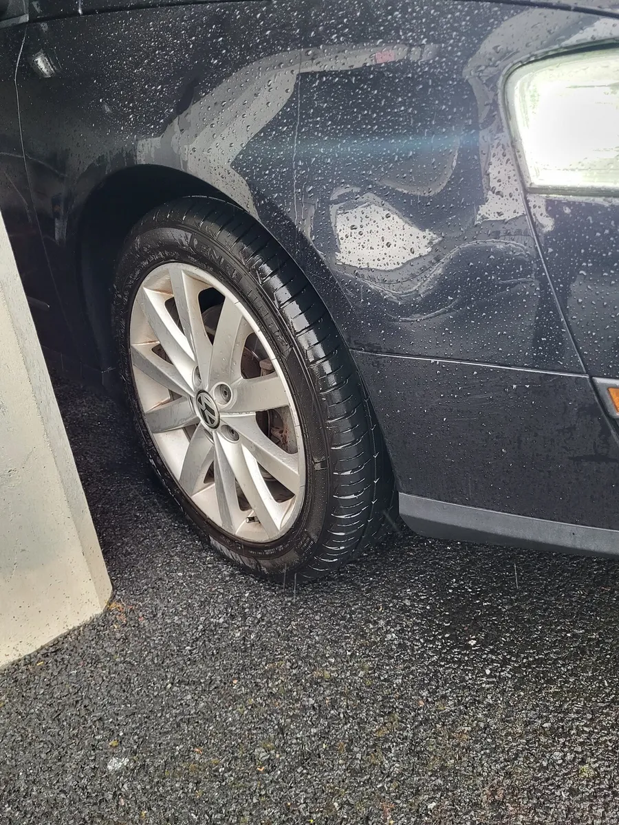 Volkswagen Passat 2010 - Image 1