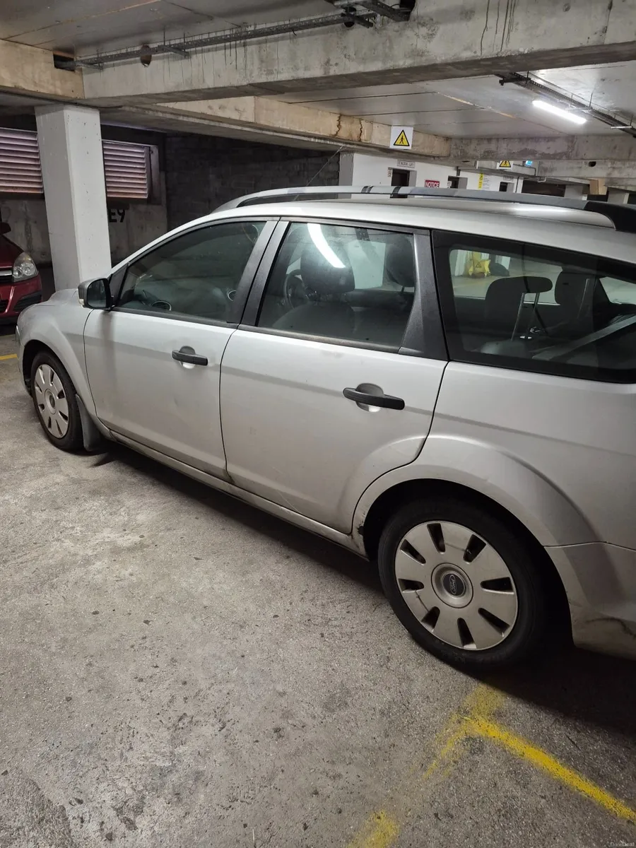 Ford Focus 2009 - Image 2