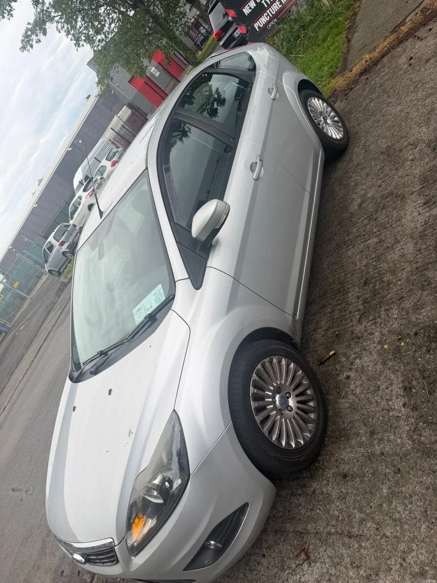 Ford Focus 2011 - Image 3