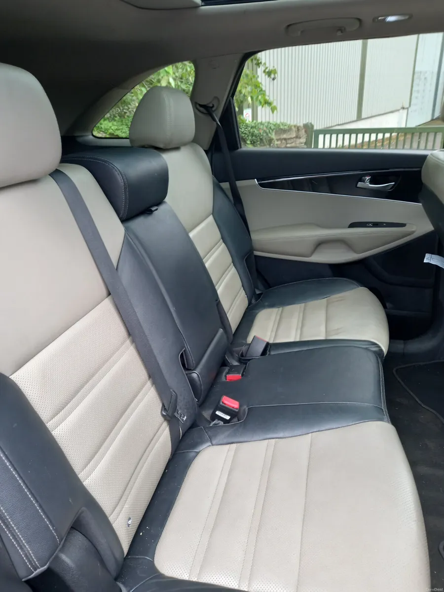 2015 Kia Sorento 2.2 Diesel Automatic - Image 3