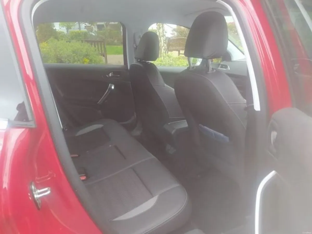 Peugeot model Allure 2008 / year 2017 - Image 3
