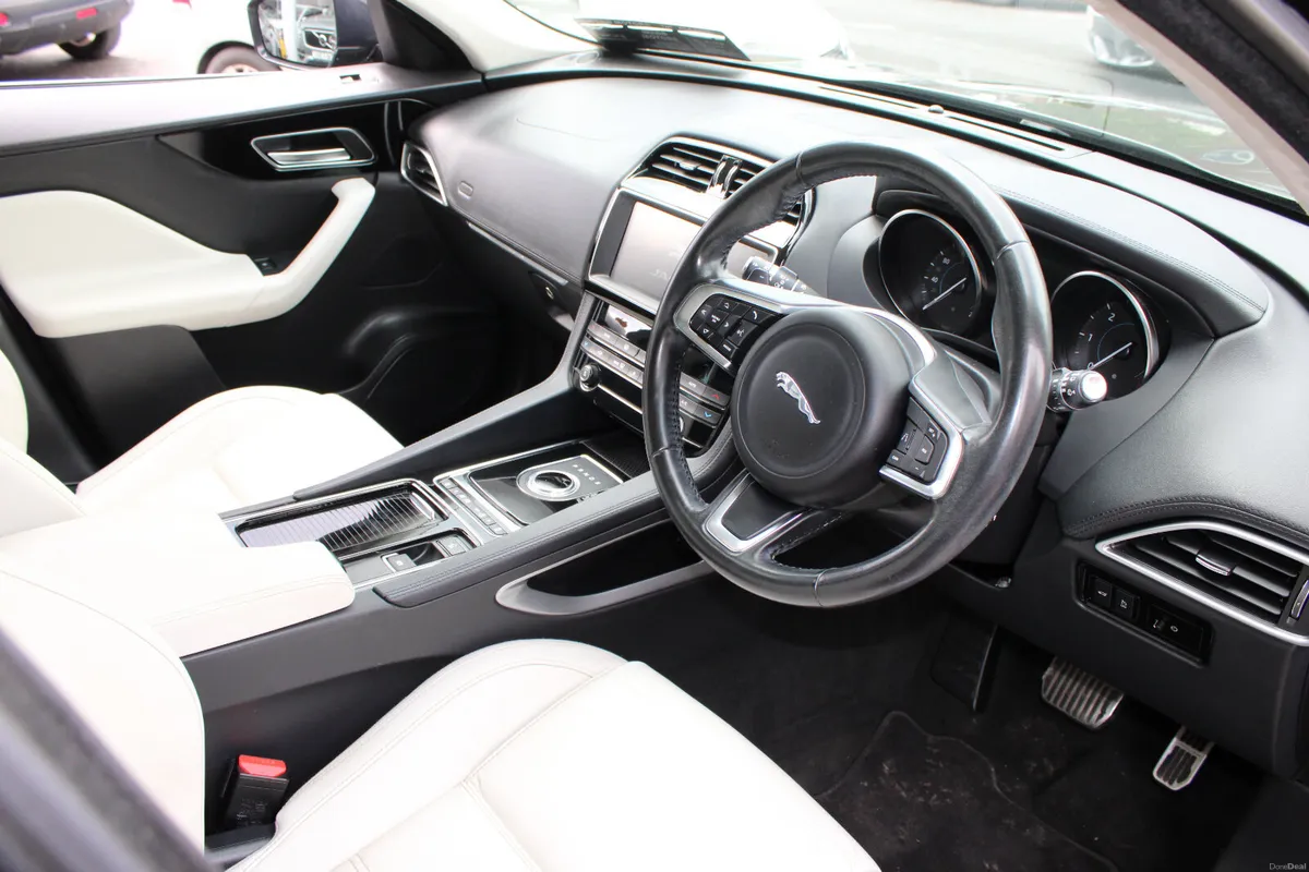 F-PACE - PRESTIGE LTD EDITION - PAN ROOF - 4X4 - Image 6