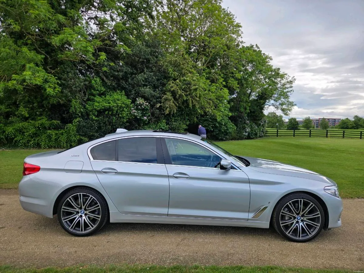 2018 BMW 530E SUNROOF - Image 1