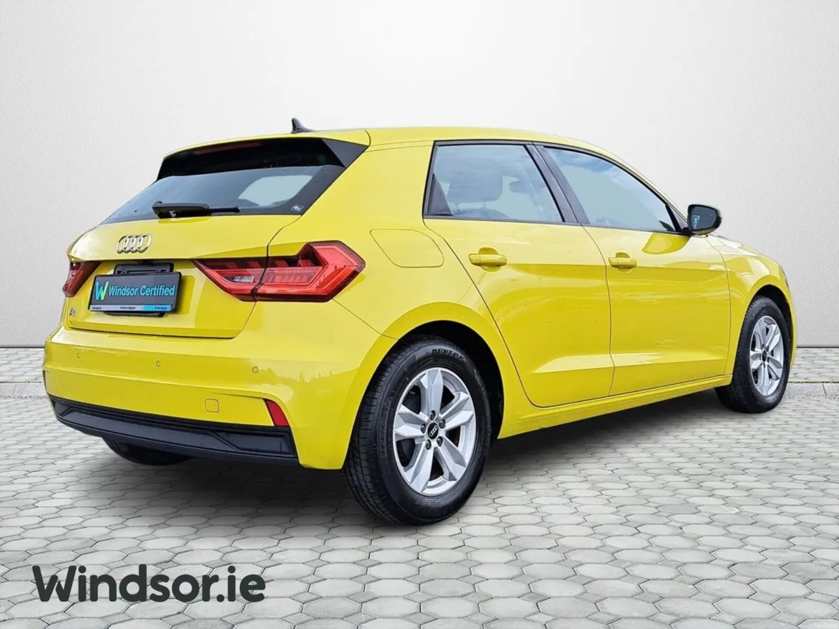 Audi A1 TFSI AUTOMATIC SPORT BACK - Image 3