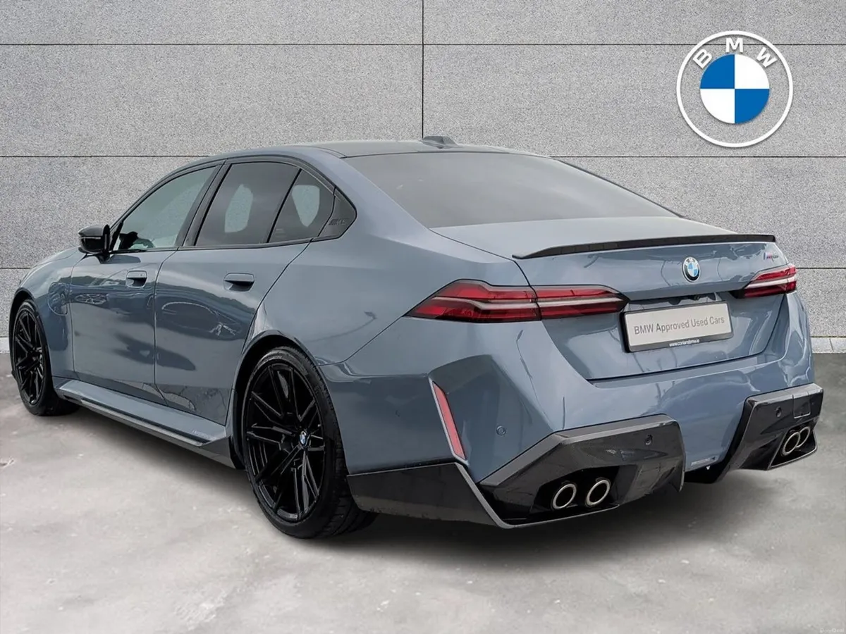 BMW M5 M5 PHEV 4DR AUTO + M Performance Carbon Kit - Image 2