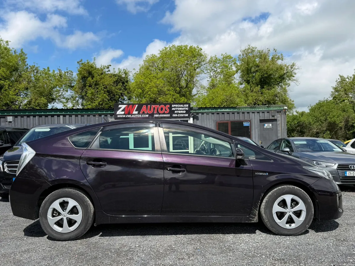 15 TOYOTA PRIUS HYBRID - Image 5