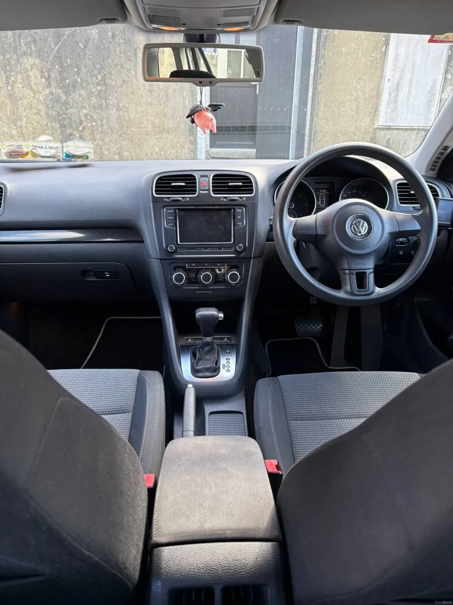 Volkswagen Golf 2011 - Image 2