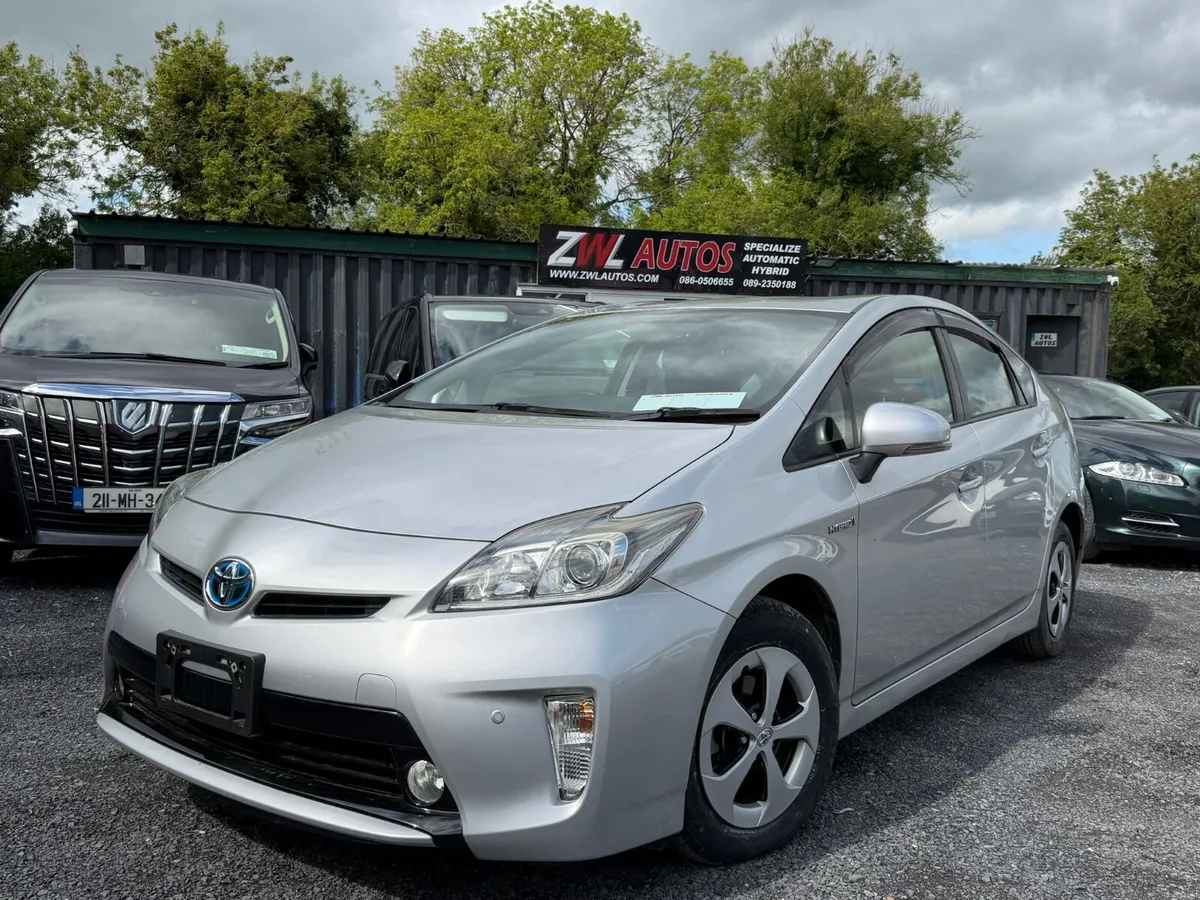 15  TOYOTA PRIUS HYBRID - Image 1