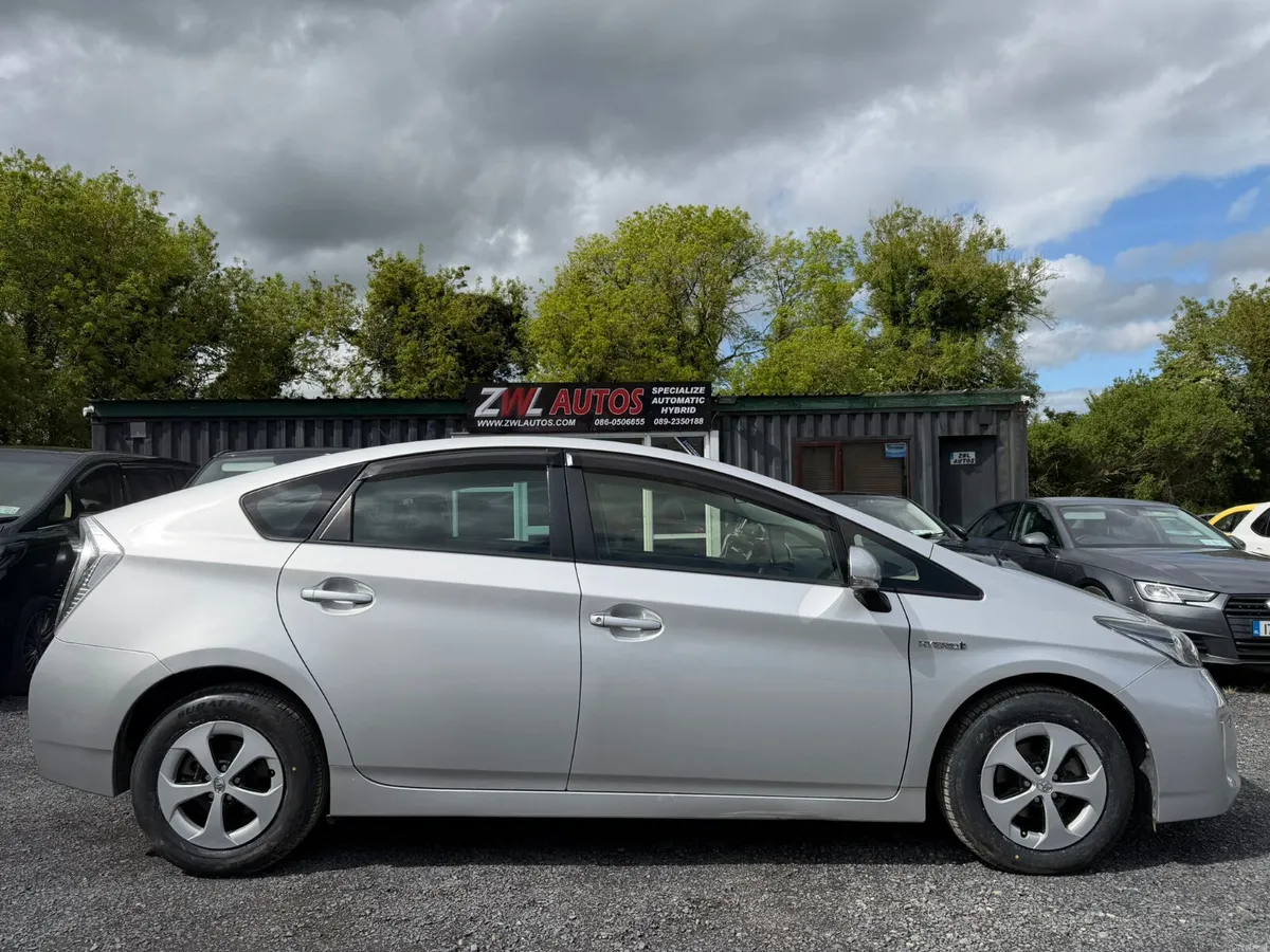 15  TOYOTA PRIUS HYBRID - Image 5