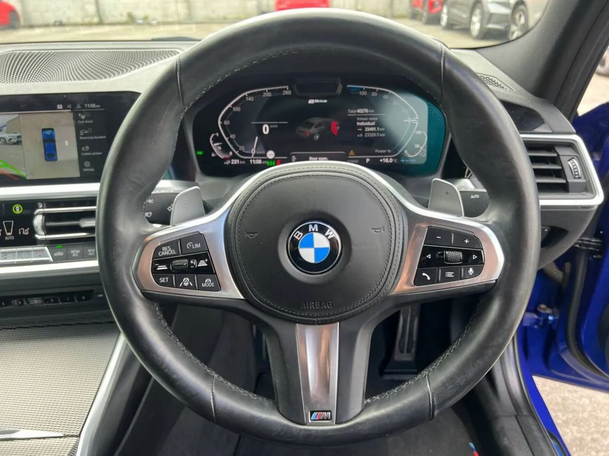 BMW 3-Series 330e M-SPORT COMPETITION 2.0 HYBRID / - Image 4