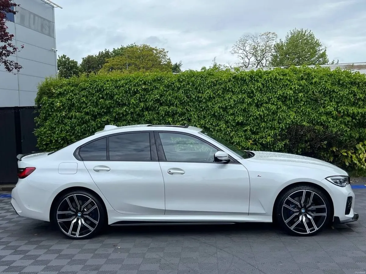 BMW 3-Series 330e M-SPORT COMPETITION 2.0 HYBRID / - Image 3