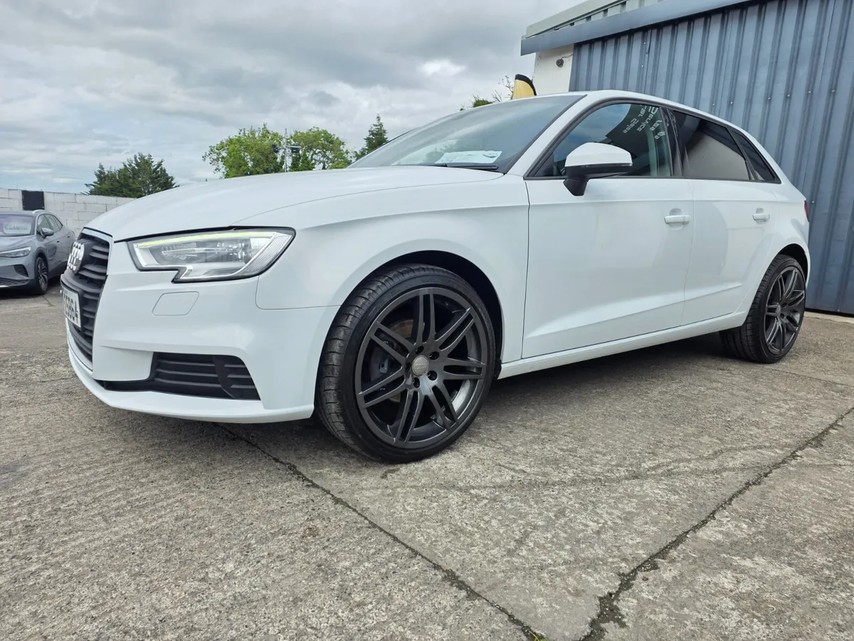 2016 AUDI A3 * ONLY 66K KM * 1.6 DIESEL *AUTOMATIC - Image 3