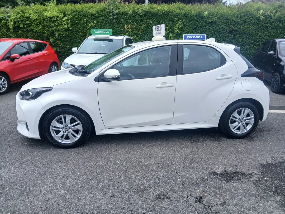 Toyota Yaris hybrid  2023 - Image 2