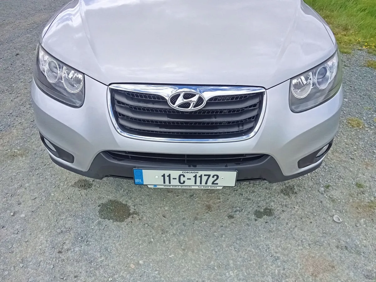 Hyundai Santa Fe 2011 - Image 4