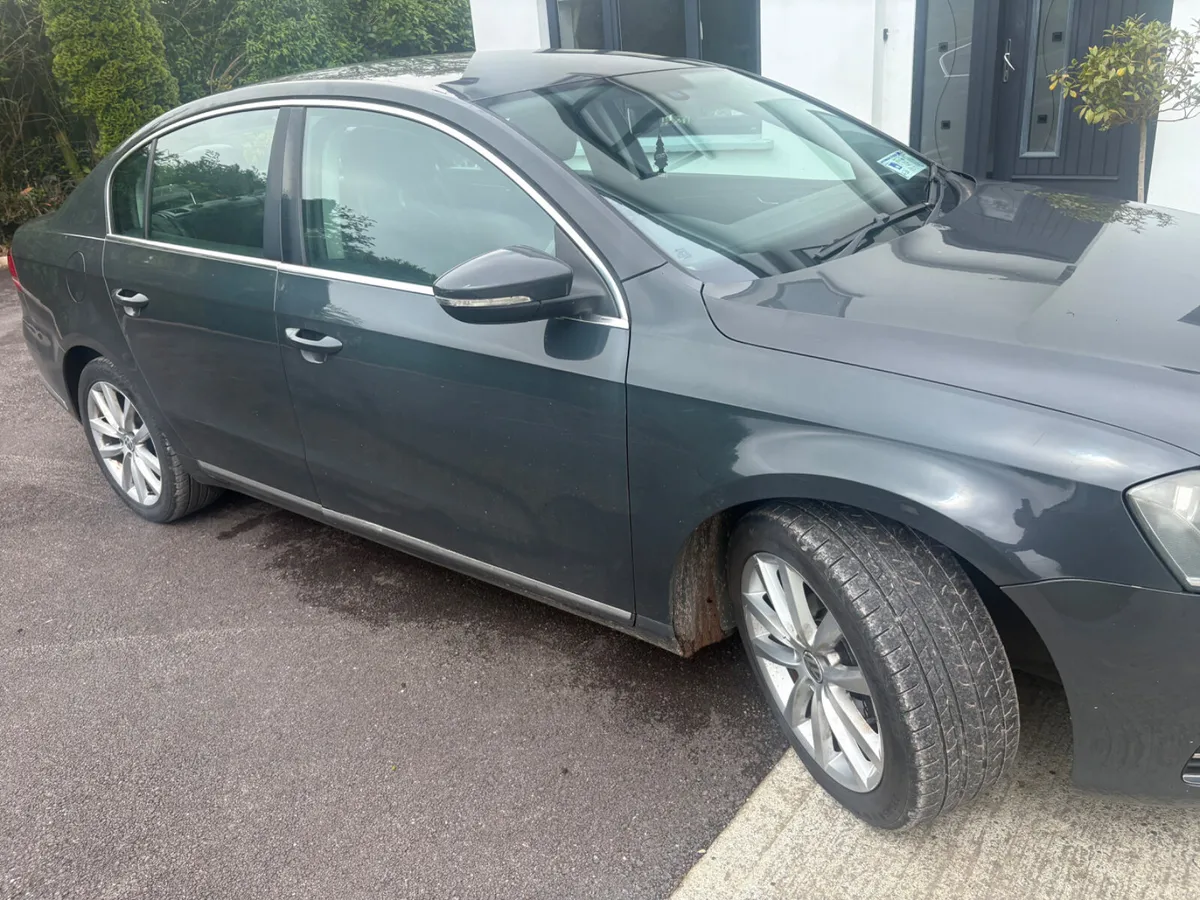 Volkswagen Passat 2012 - Image 2