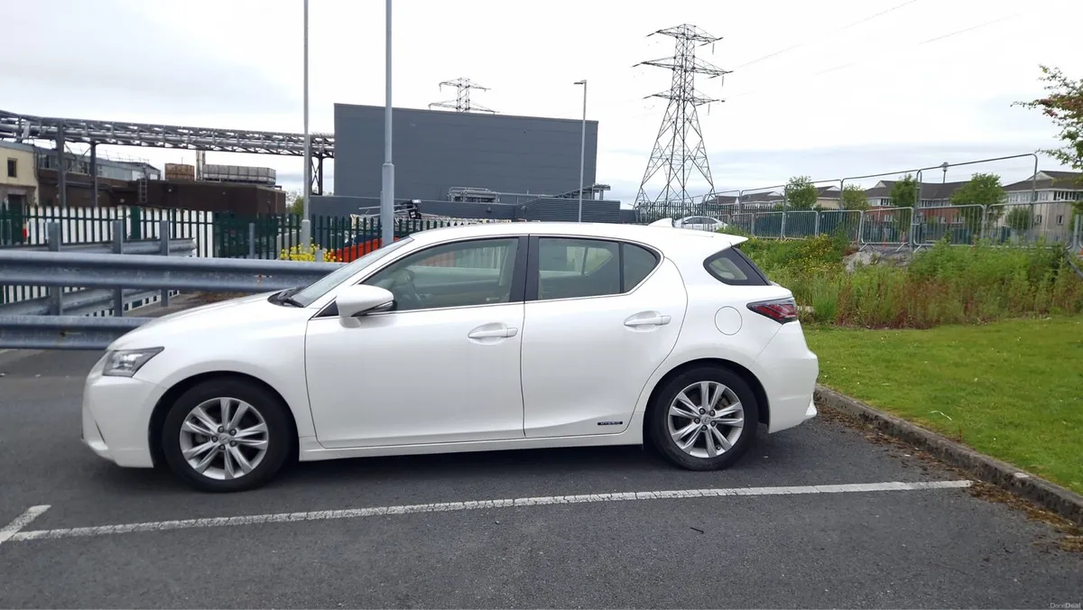 2015 Lexus CT200h Executive Model 1.8 Hybrid - Image 3