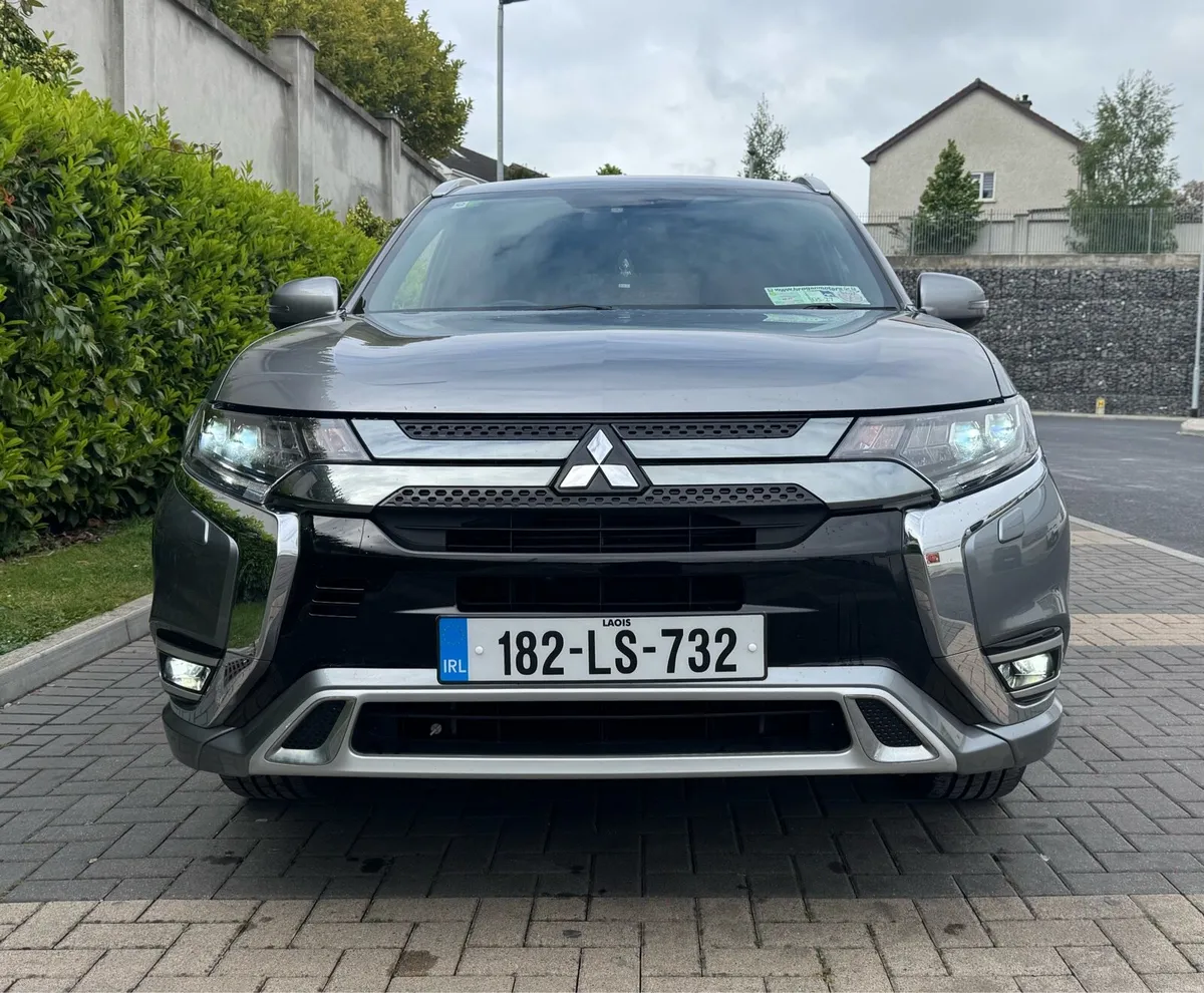 Mitsubishi Outlander  Plug-In Hybrid 4WD top Spec - Image 2