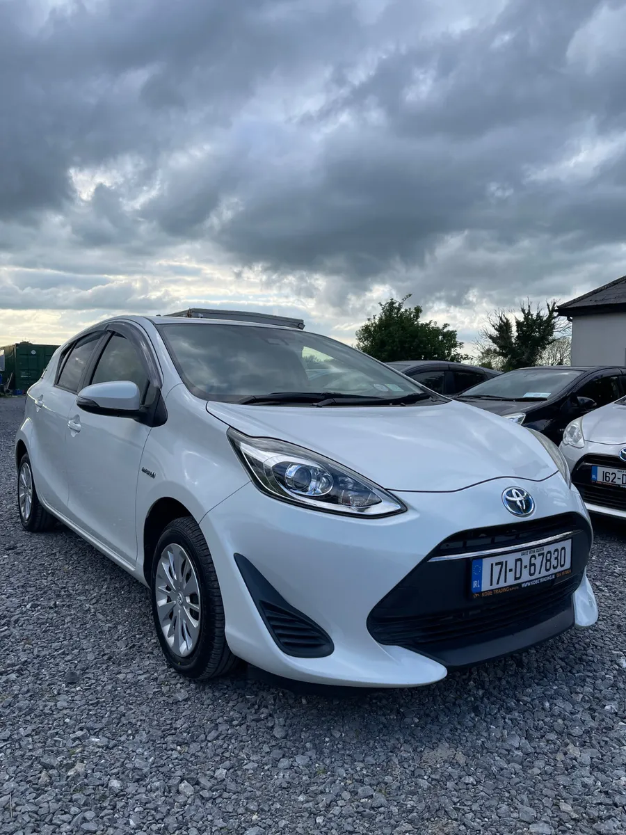 Toyota Aqua 2017 Push start excellent condition - Image 2