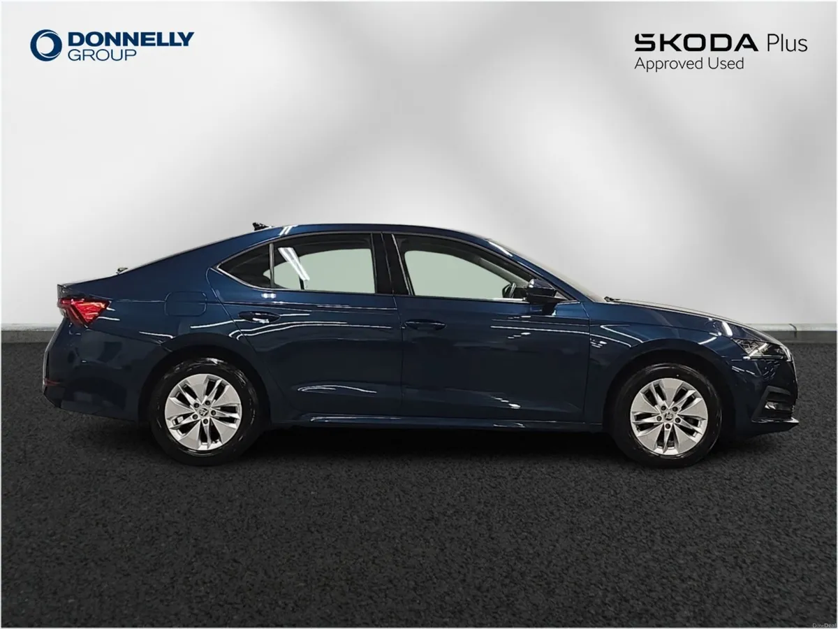 Skoda OCTAVIA Diesel Hatchback SE Technology - Image 4