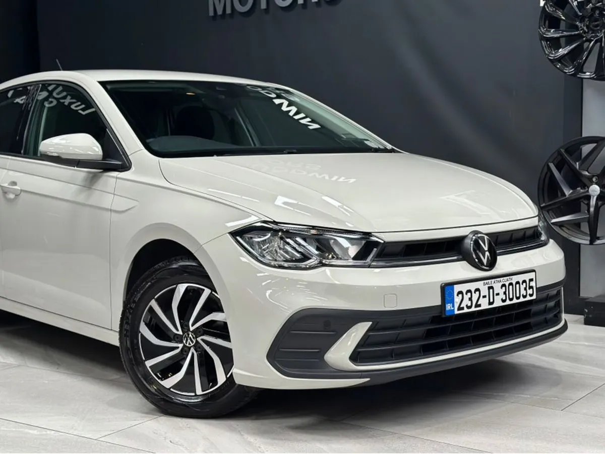 1.0 TSI LIFE 5DR - Image 2