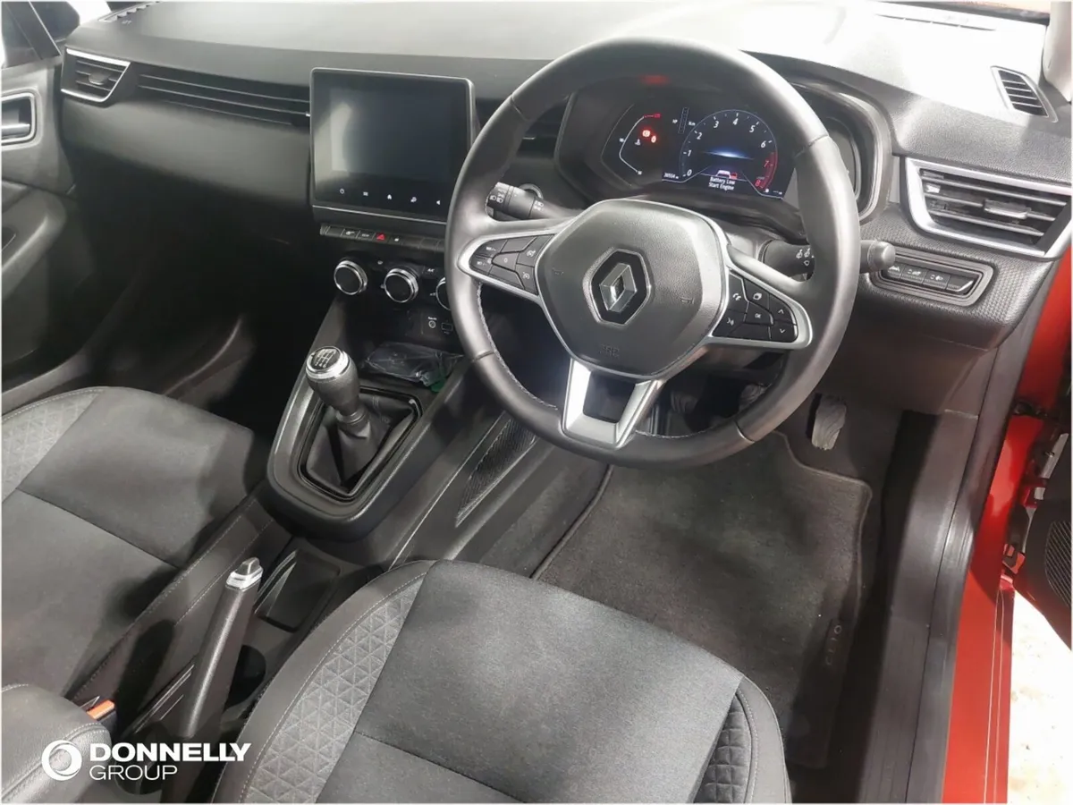 Renault Clio Hatchback Evolution - Image 4