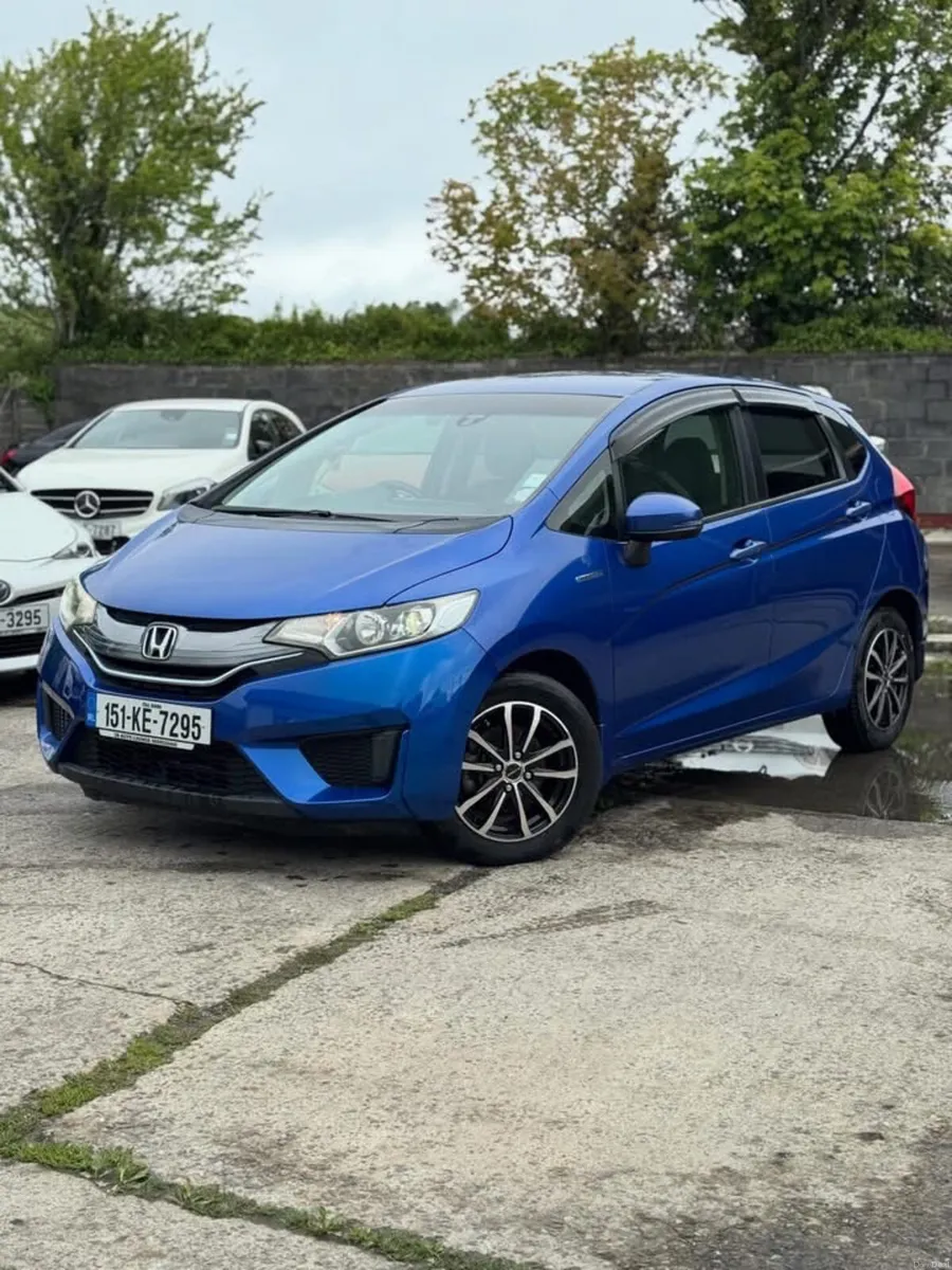 Honda Fit 1.5 Hybrid Auto 76000kms 2015 - Image 2