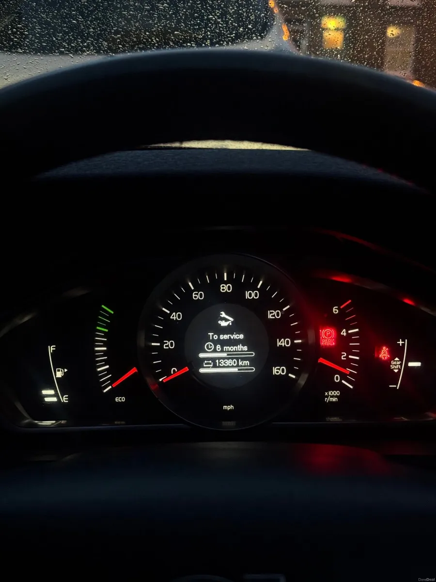 Volvo V40 2013 - Image 2